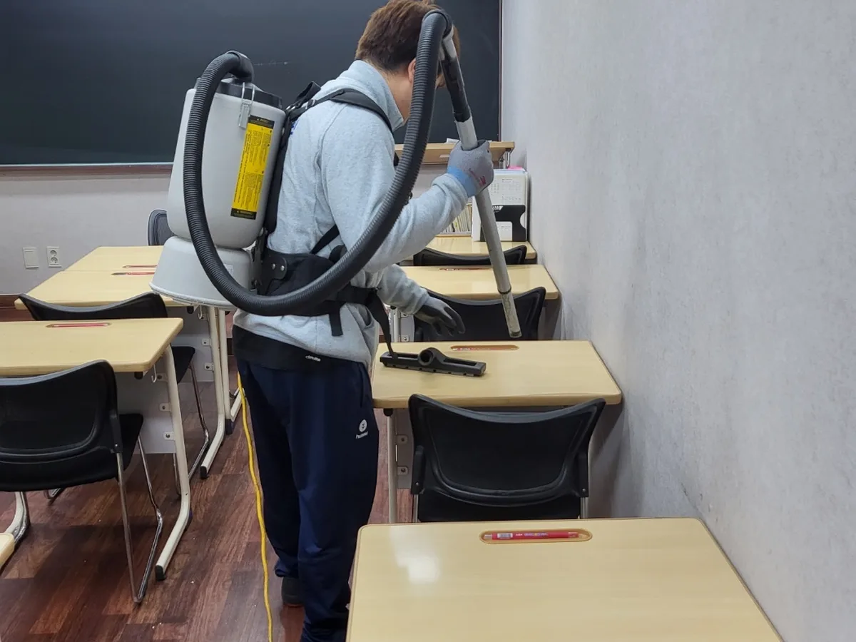 하동군 옥종면 학교 현관·중앙홀 바닥 위생청소 사례 - 행진크린