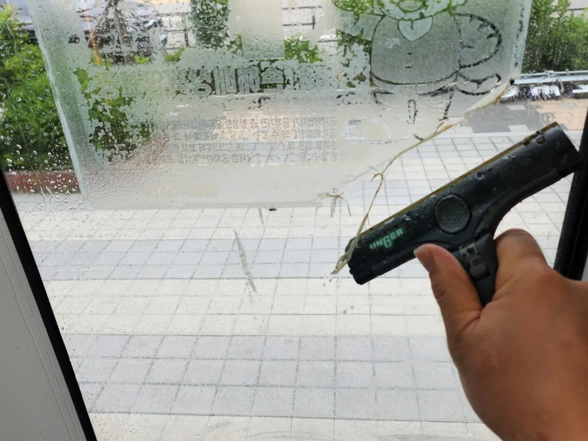 합천군 덕곡면 사무실 고층 외창 장비 주변 정밀 위생청소 사례 - 행진크린
